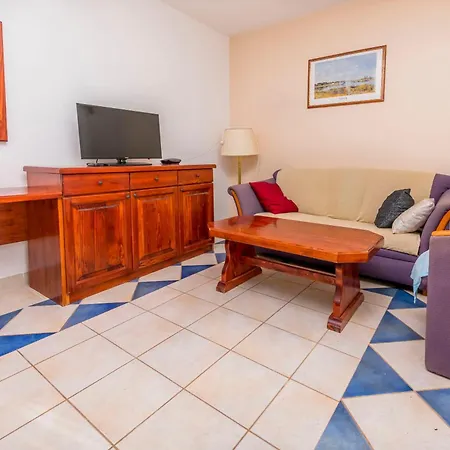 Apartment Ruzmarin - Antonija *